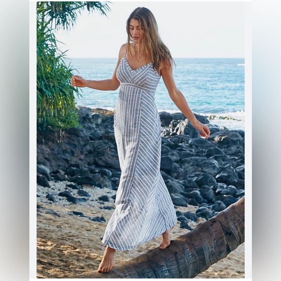 St. Tropez Dresses & Skirts - St. Tropez •Womens Linen Blue White Striped V-Neck Maxi Summer Dress Size 2 NWOT